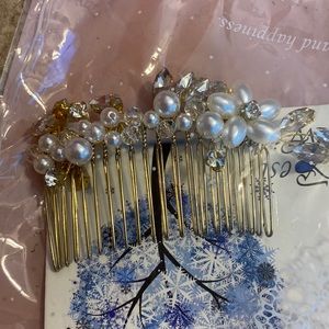 Hair Clip with pearls and diamonds - comb part looks gold